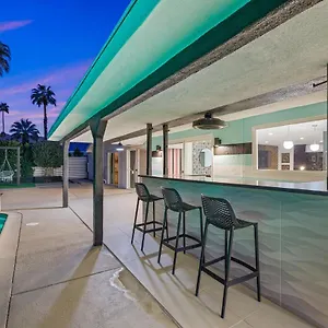 Holiday home The Ritz - Luxury With Pool & Speakeasy Bar, Palm Springs